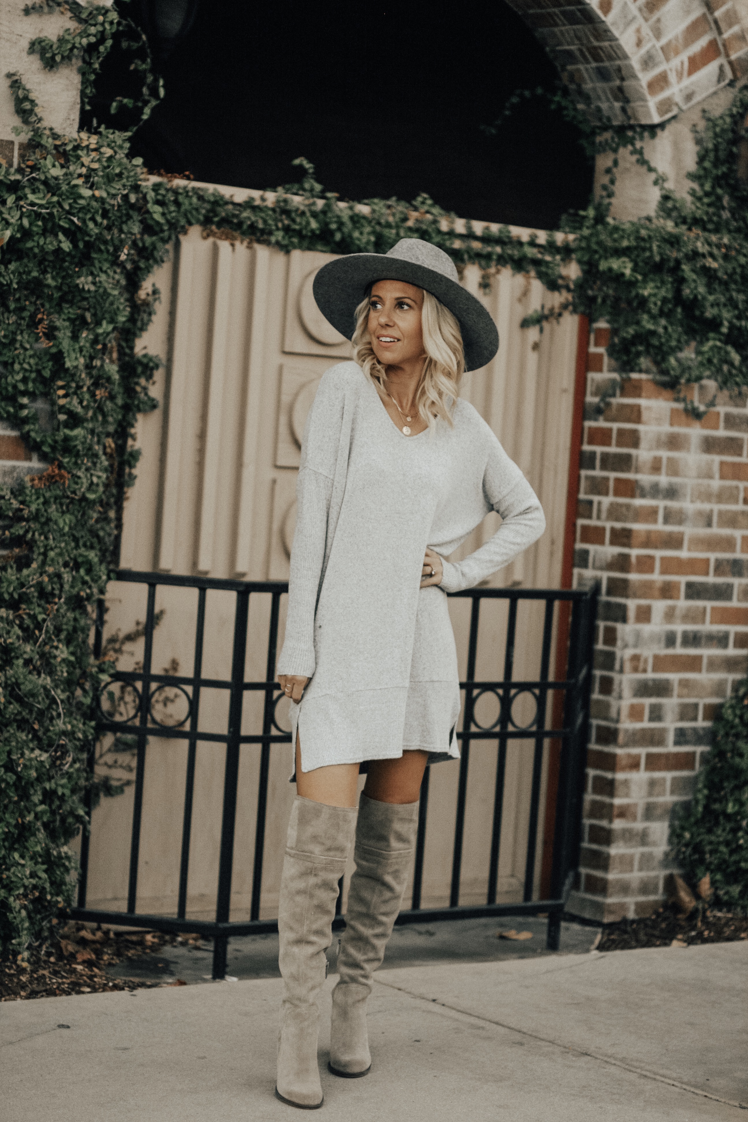 BLACK FRIDAY & CYBER MONDAY SALES- Jaclyn De Leon Style + online shopping + thanksgiving + daily deals + sale alert + target + american eagle + abercrombie + express + nordstrom + OTK boots + sweater dress + street style + fall outfit inspiration + holiday look + christmas shopping + gift giving + sale alert