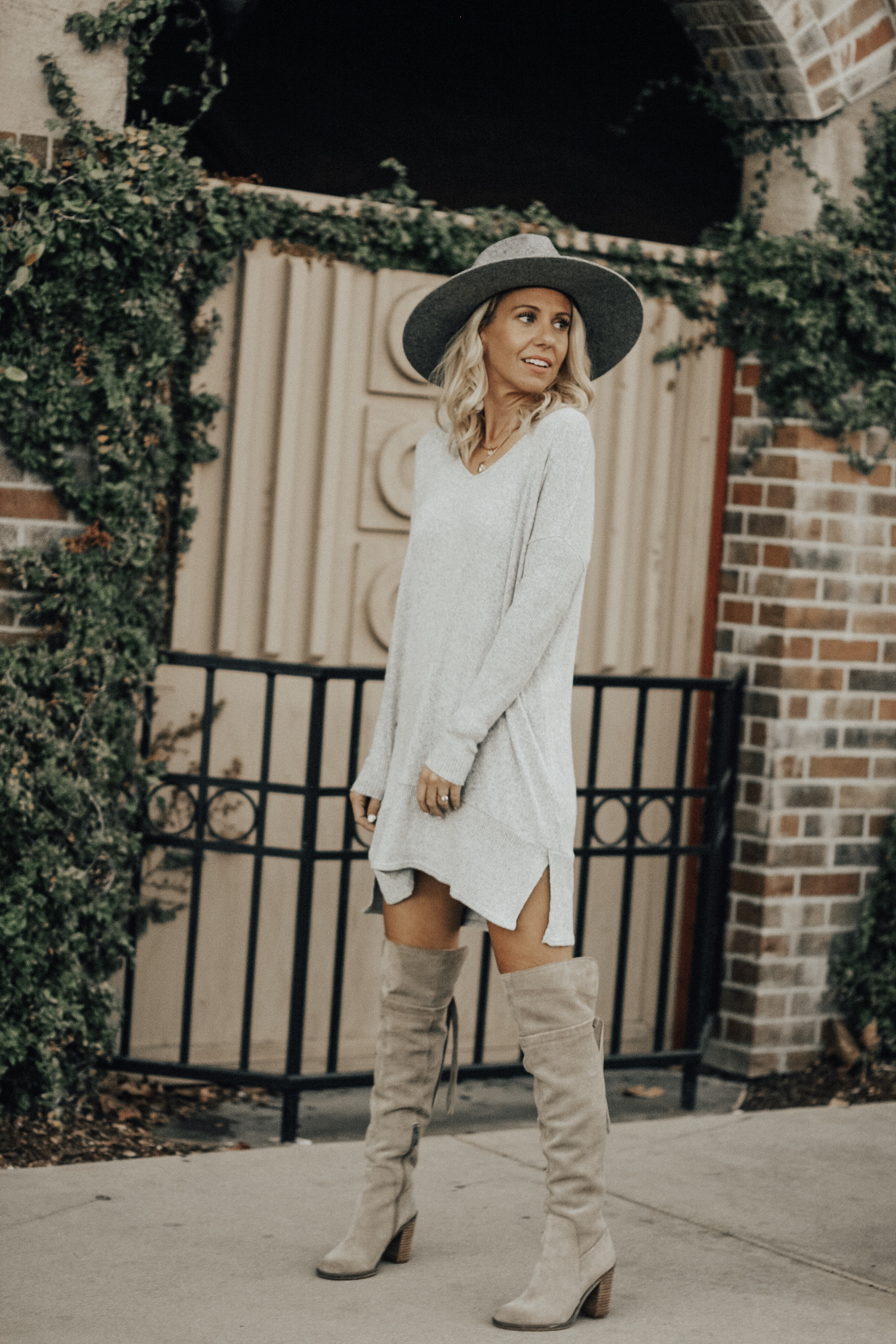 BLACK FRIDAY & CYBER MONDAY SALES- Jaclyn De Leon Style + online shopping + thanksgiving + daily deals + sale alert + target + american eagle + abercrombie + express + nordstrom + OTK boots + sweater dress + street style + fall outfit inspiration + holiday look + christmas shopping + gift giving + sale alert