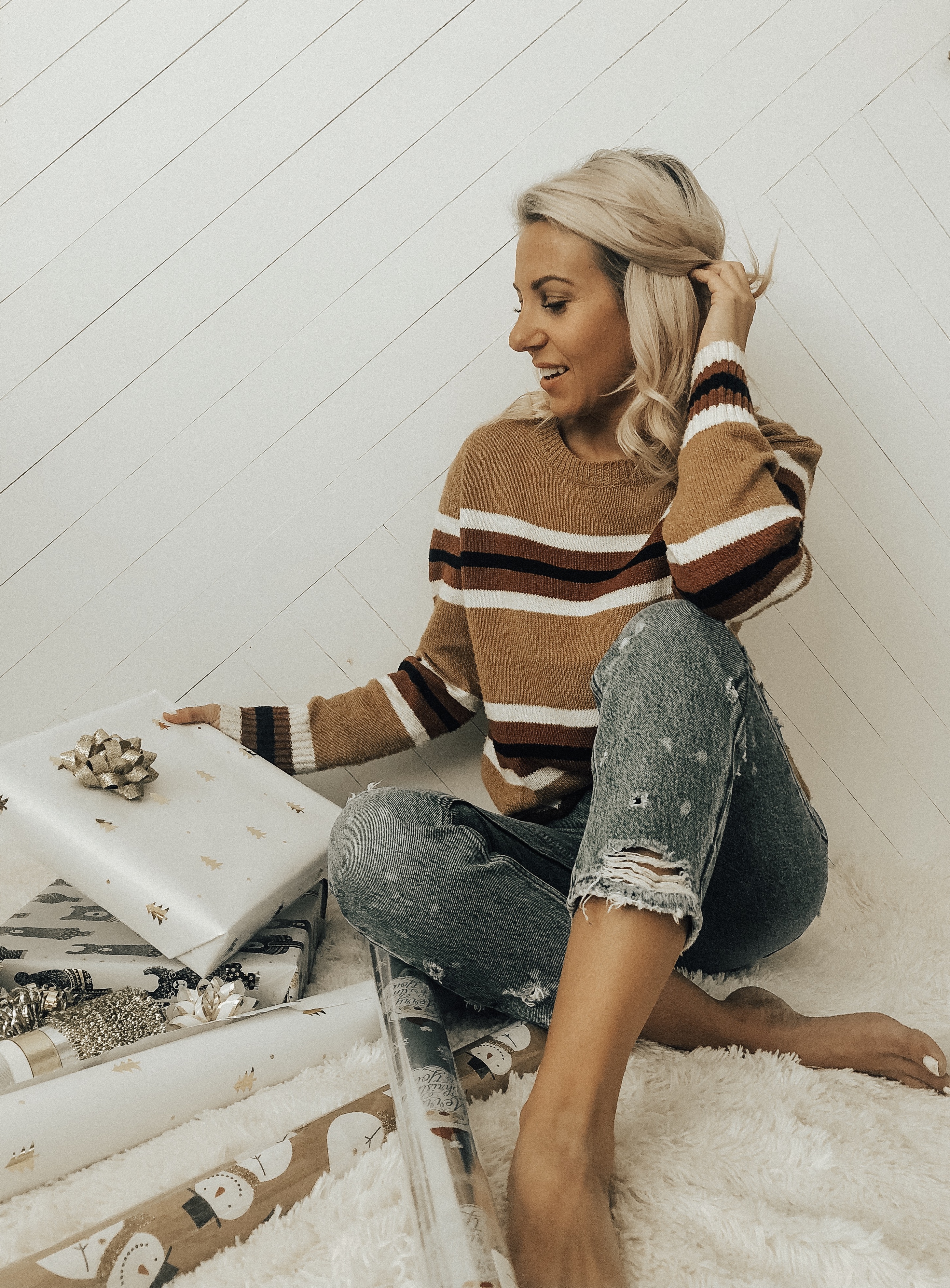 JANE GIFT GUIDE FOR EVERYONE ON YOUR LIST- Jaclyn De Leon Style - holiday gift guide + online shopping + what to buy this xmas + gift giving + for the beauty lover + for the kids + for the techy + cozy sherpa sweatshirt + coffee lover + shopping guide + striped sweater + wrapping gifts + mom jeans