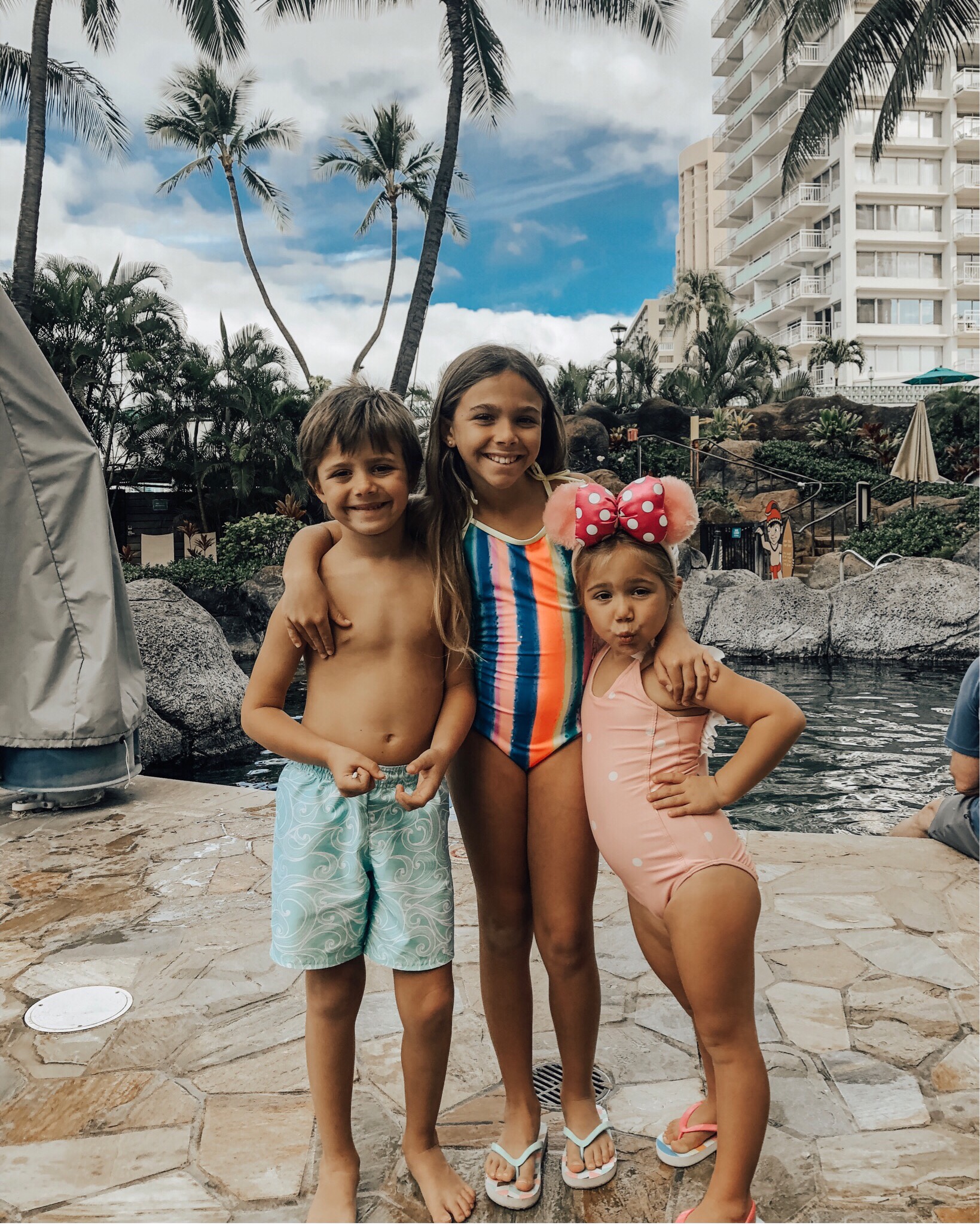 LIVING THE HAWAII LIFE- WHERE WE STAYED, WHAT WE DID AND WHAT I WORE- Jaclyn De Leon Style + Looking for Hawaii vacation travel ideas and tips? Giving all the details of our latest vacation including vacation beach style, family friendly activities, and hotel details.