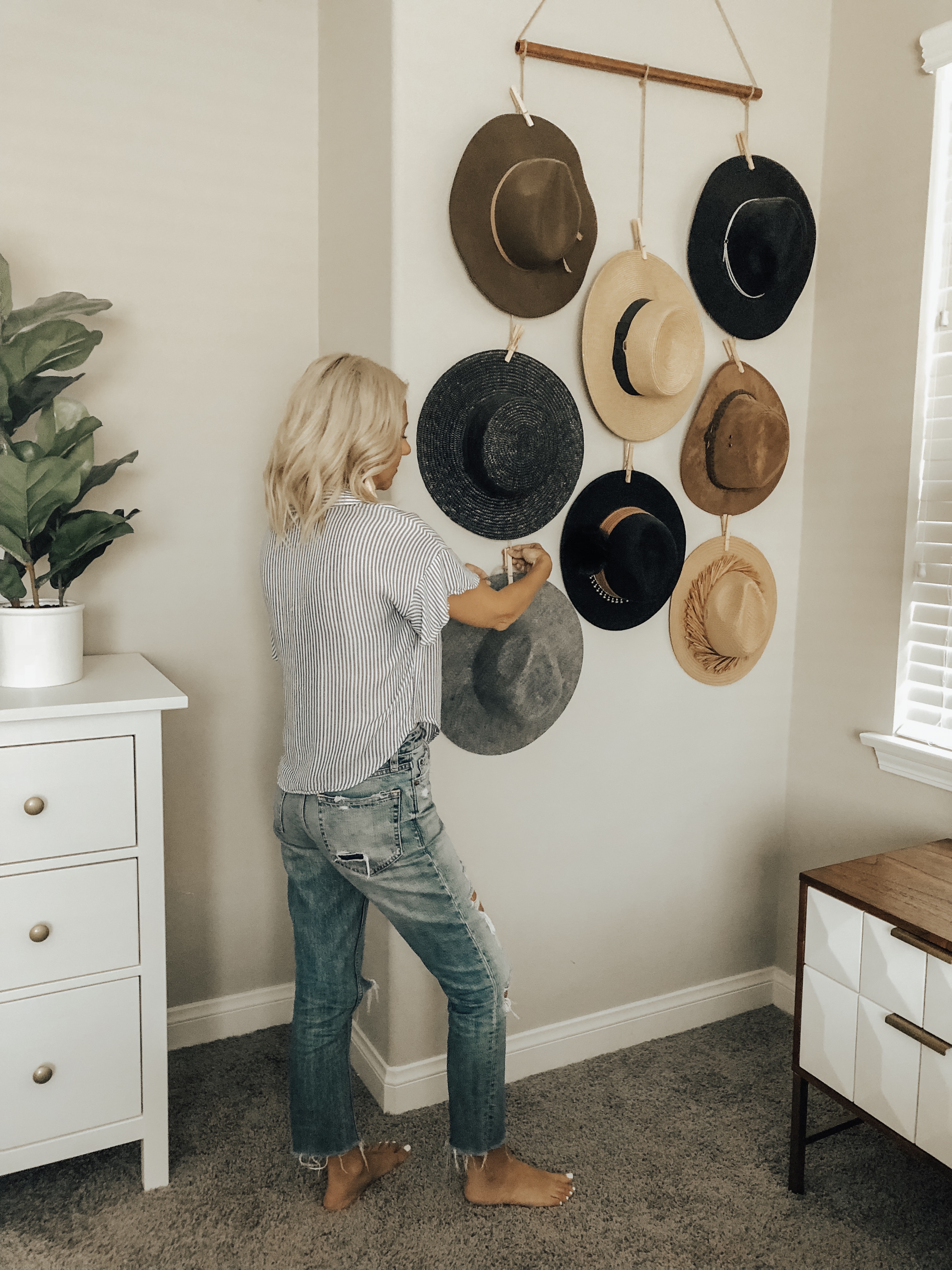 DIY HAT WALL TUTORIAL= Jaclyn De Leon Style + Looking for an affordable way to organize and display your hats? I've got the easiest DIY for under $20 and with only 4 supplies. Turn your hats into a boho chic home decor piece.