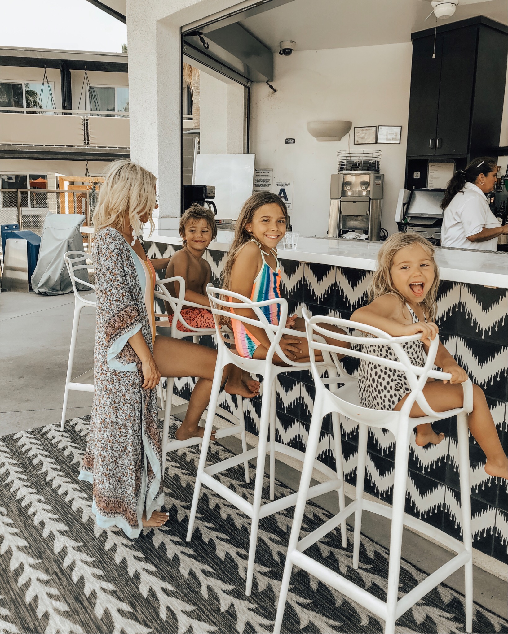 SPRING BREAK GETAWAY TO PALM SPRINGS- Jaclyn De Leon Style + Looking for an easy mini vacation somewhere warm? Palm Springs has the best boutique hotels with plenty of fun at the pool, good restaurants to eat at and warm weather.