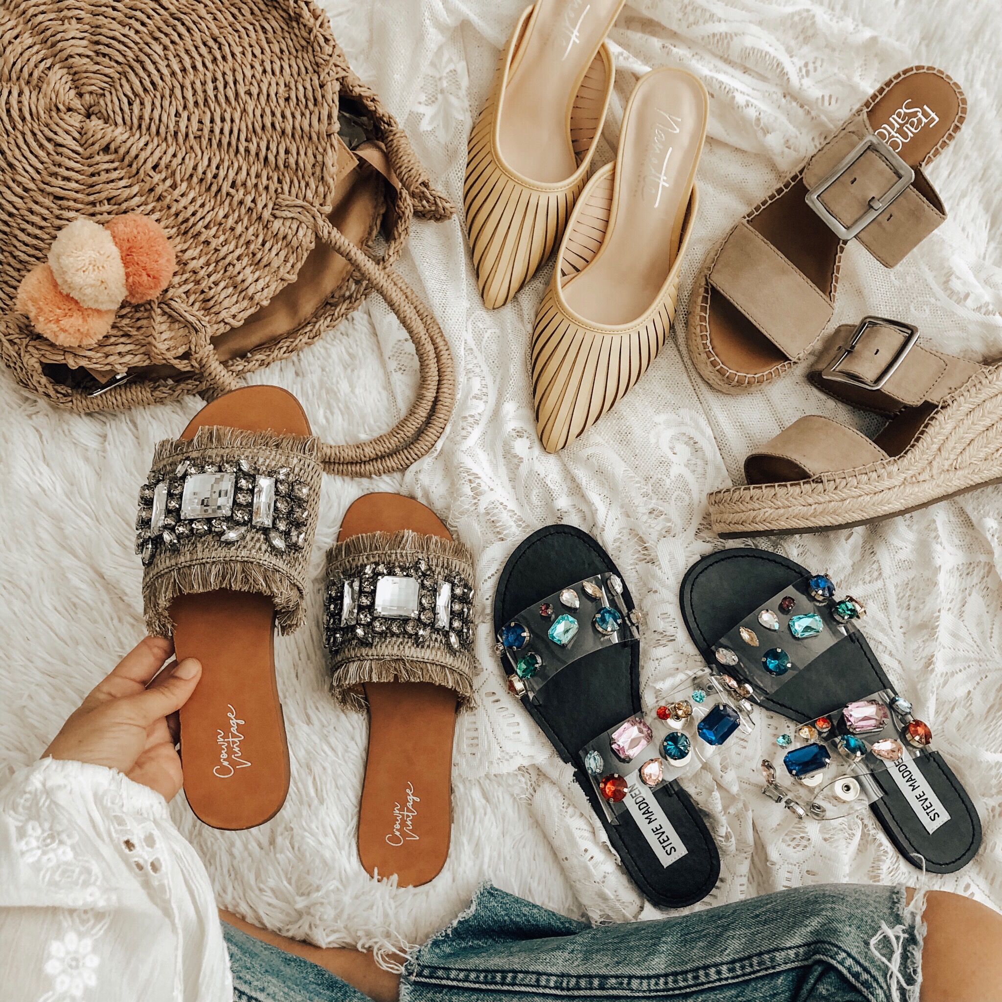 CURRENT SHOE TRENDS- WHAT I'M LOVING AND WHAT YOU NEED- Jaclyn De Leon Style + Are you ready for Spring and Summer? I'm sharing all the current shoe trends for Spring and Summer including espadrilles, mules, sandals and much more. And all are affordable with most on major sale!