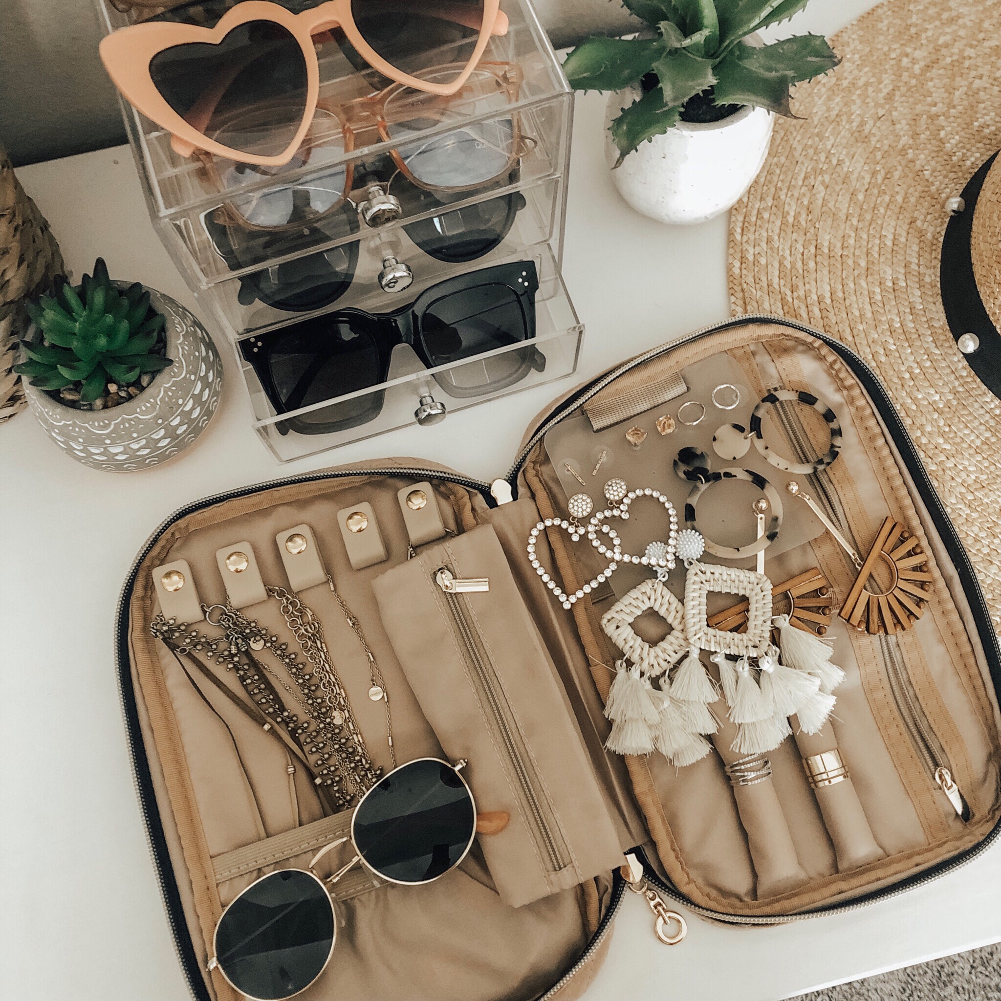 MAY TOP 10- Jaclyn De Leon Style + This month was all about the Amazon finds! 8 out of the top 10 were from Amazon and I'm not one bit surprised. This must-have jewelry case continues to be a top seller. It's totally changed how I store my jewelry when I travel.