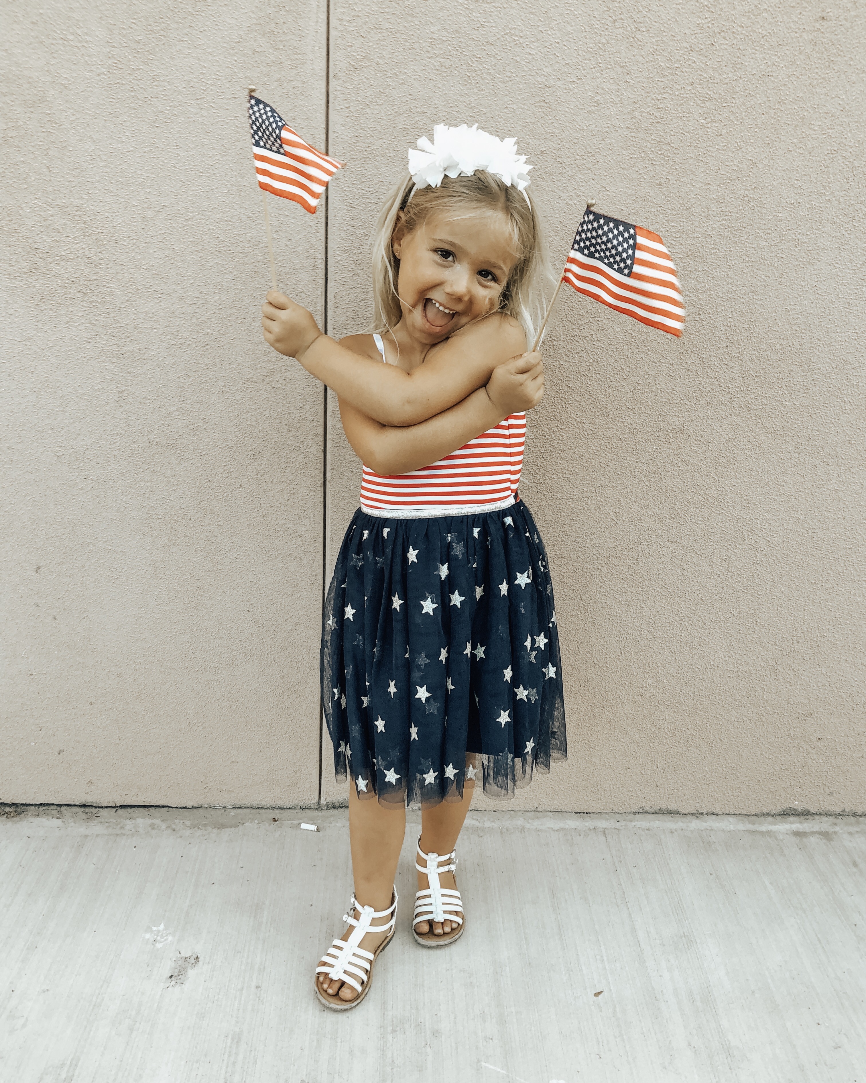 4TH OF JULY SALES- Jaclyn De Leon Style- Are you shopping this holiday? There are tons of good sales going on from 50% off to crazy shorts + swimsuit sales. Time to stock up for Summer!