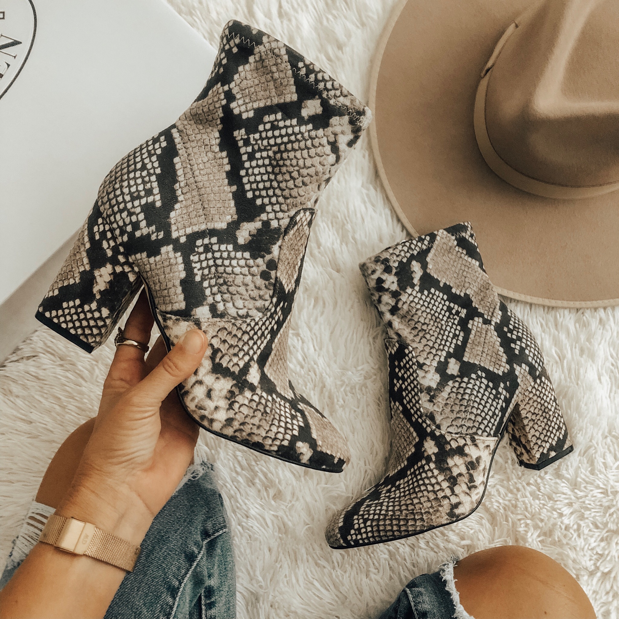 AUGUST TOP 10- Jaclyn De Leon Style + Sharing all of last months top selling items from my favorite travel jewelry case, a cute walmart ruffle top, leopard tank, the best snakeskin booties and so much more!