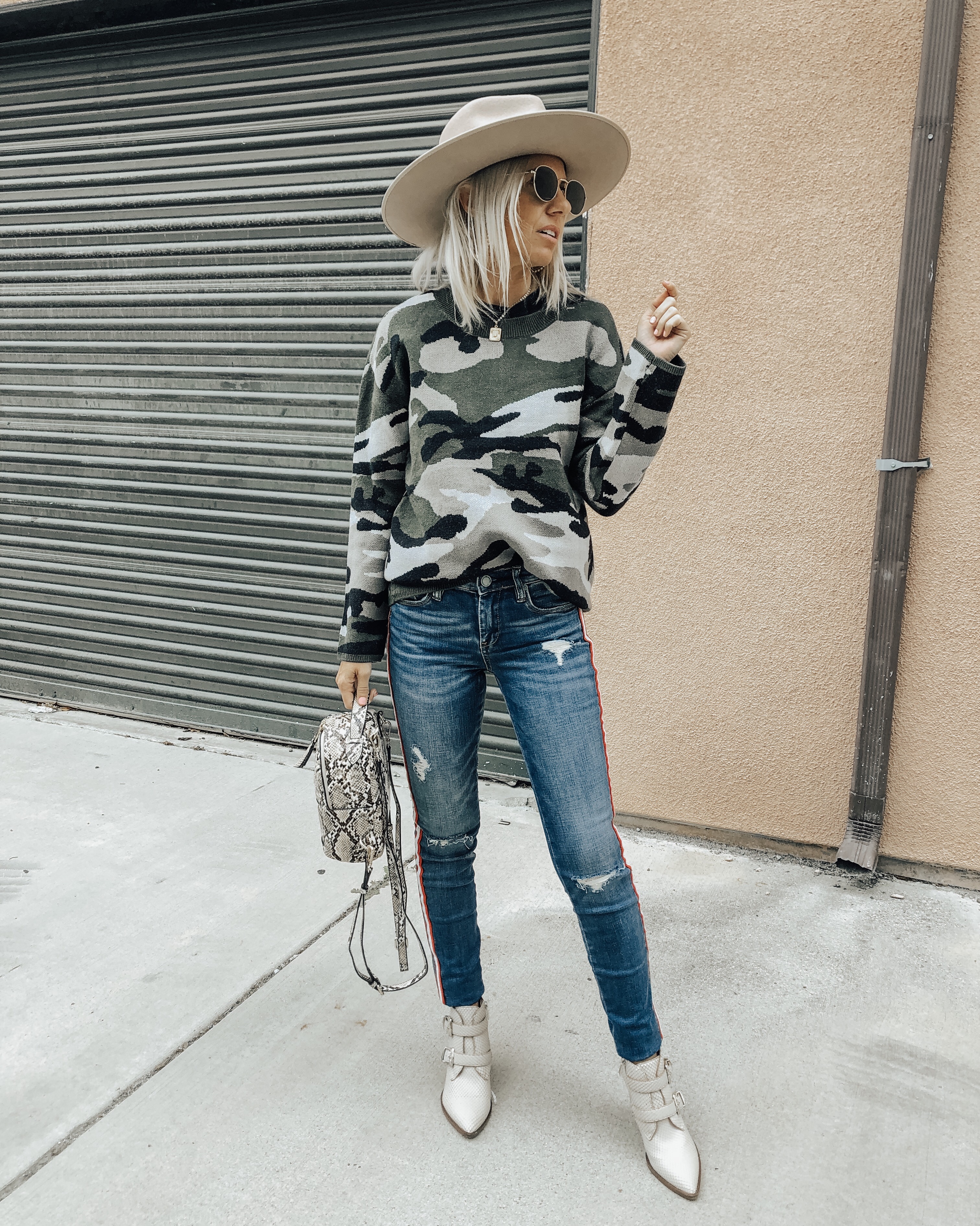 ALL ABOUT DENIM- MY CURRENT FAVORITES + NEW TRENDS FOR FALL- Jaclyn De Leon Style + sharing all my denim must have's from my favorite mom jeans, high rise skinny jeans and so much more. Of course all my denim is affordable and easy to wear with everything in your closet.