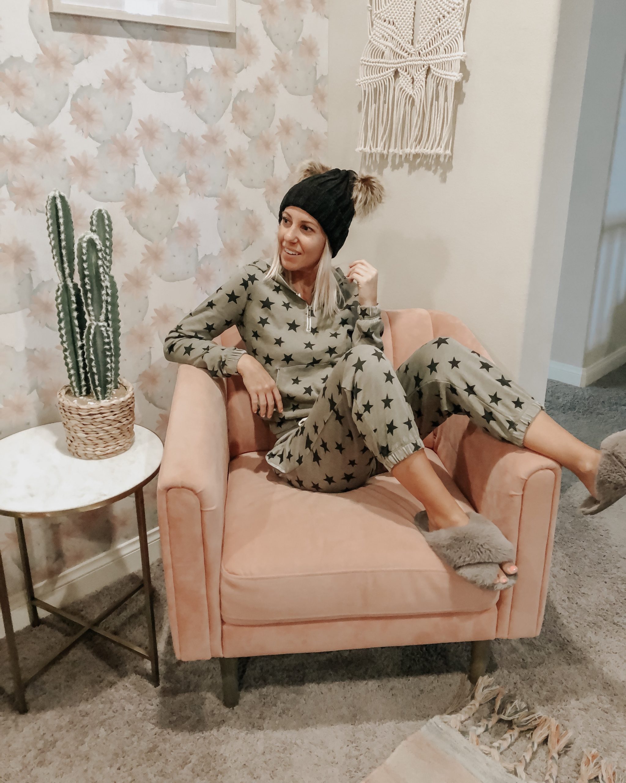 LIVING IN COZY MATCHING SETS + SHARING THE BEST COZY GIFTS- Jaclyn De Leon Style- Looking for the perfect gift? I've got you covered with everything from beanies, slippers, fleece and cozy sherpa.