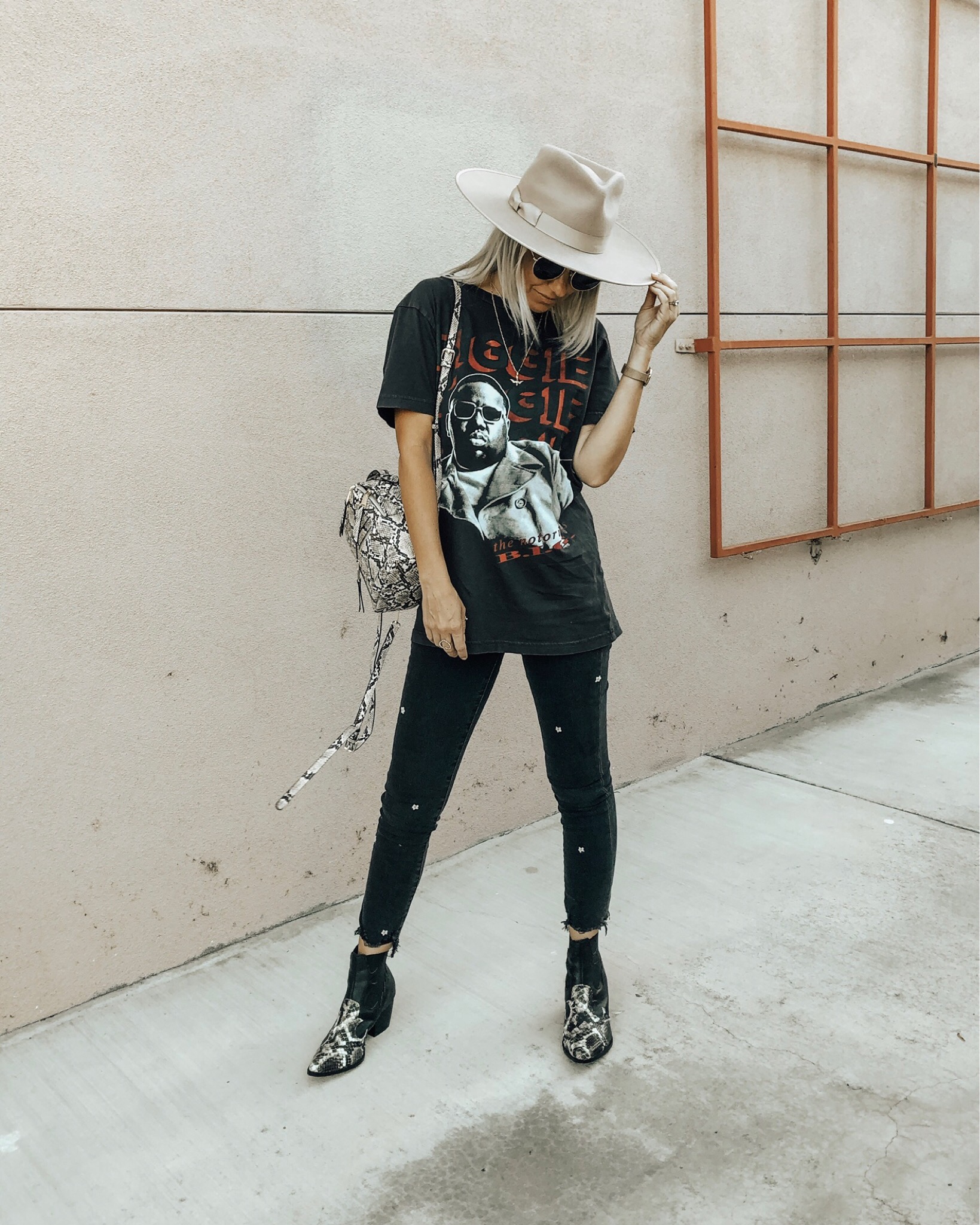 GRAPHIC TEE OBSESSED- Jaclyn De Leon Style+ Sharing all the best graphic tees and a few easy ways to style them