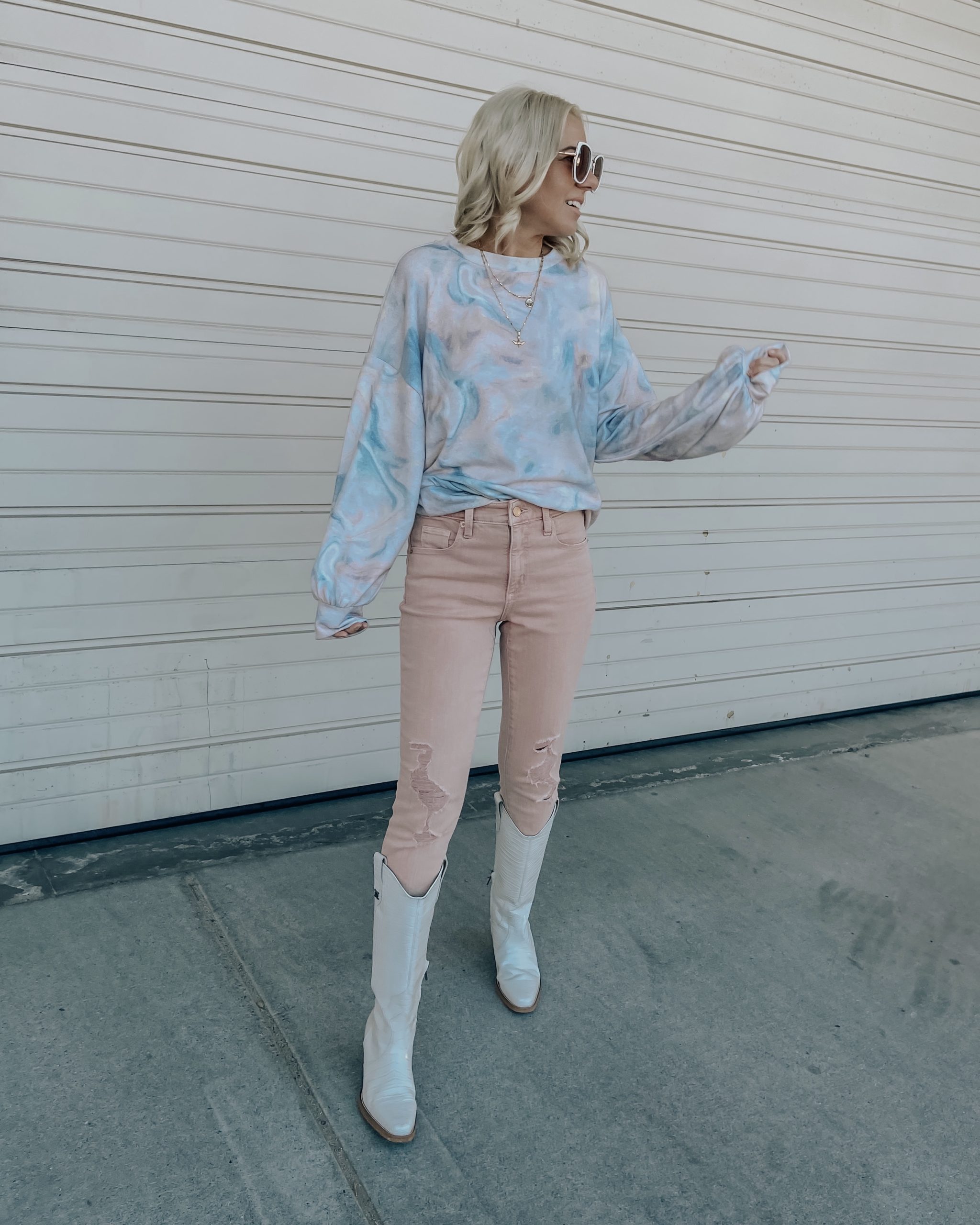 SPRING TREND ALERT: PASTELS- Jaclyn De Leon Style + the new color palette for spring is pastels and I couldn't be more excited about it. These pastel pink jeans are a new favorite and perfect for the season.