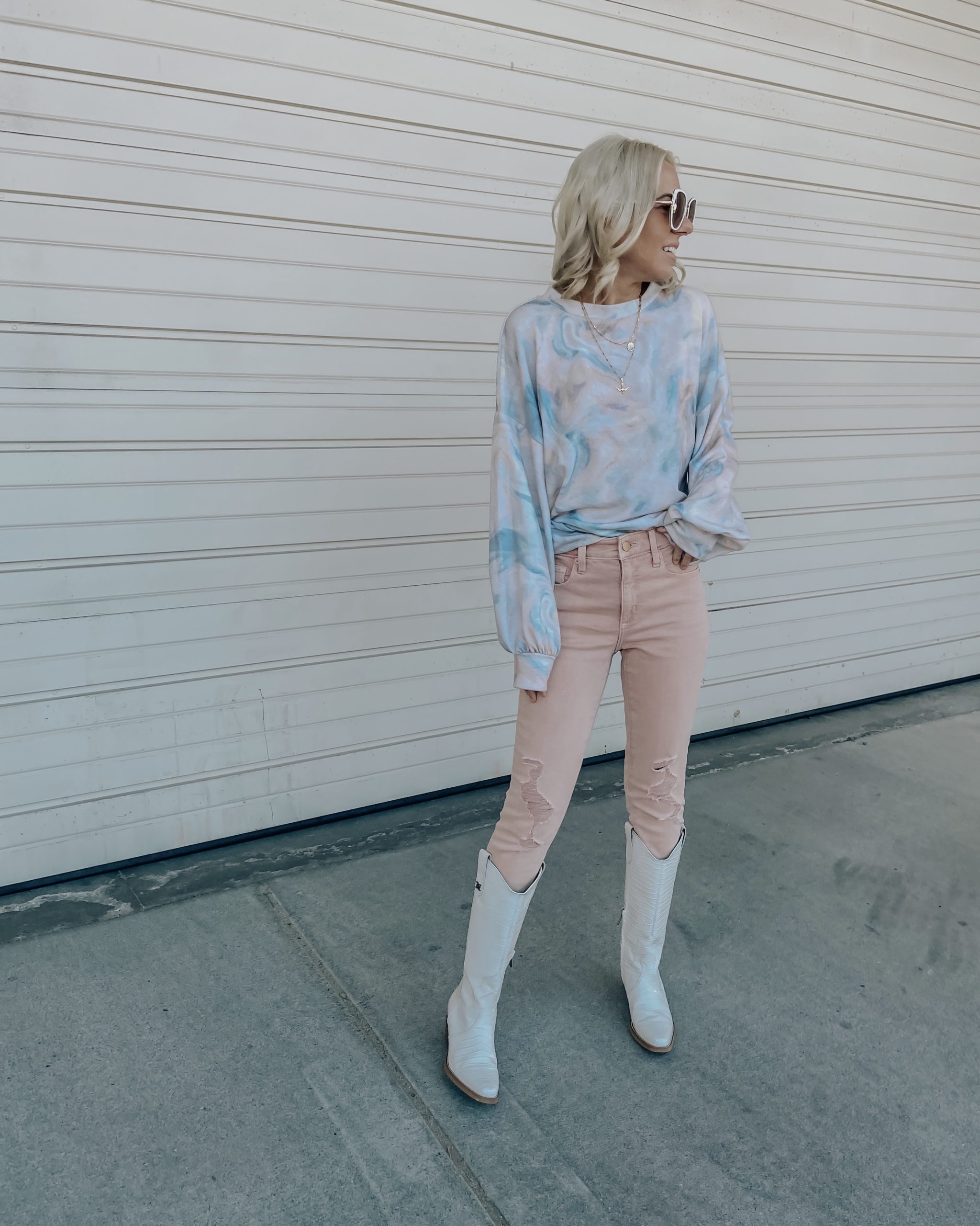 SPRING TREND ALERT: PASTELS- Jaclyn De Leon Style + the new color palette for spring is pastels and I couldn't be more excited about it. These pastel pink jeans are a new favorite and perfect for the season.