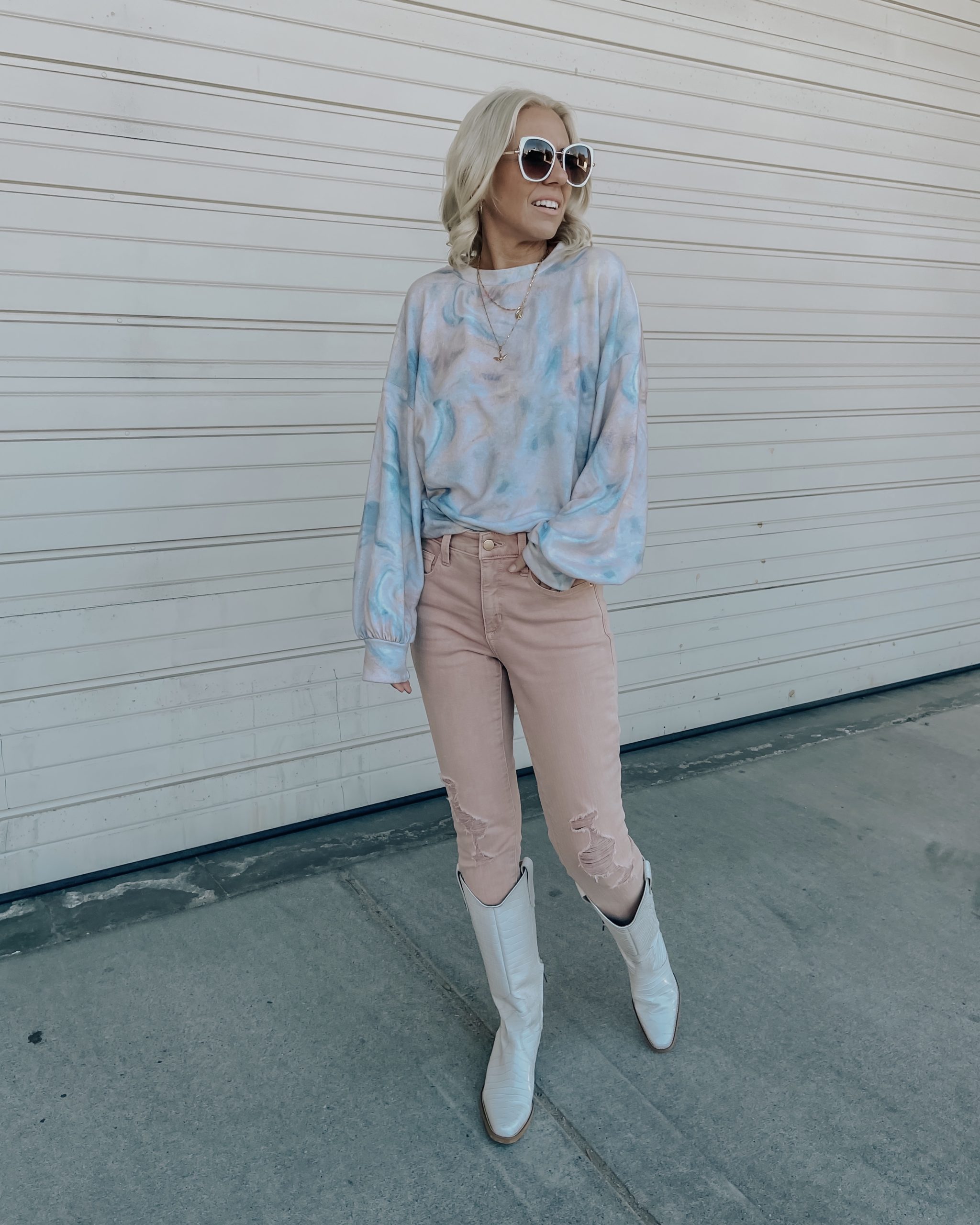 SPRING TREND ALERT: PASTELS- Jaclyn De Leon Style + the new color palette for spring is pastels and I couldn't be more excited about it. These pastel pink jeans are a new favorite and perfect for the season.