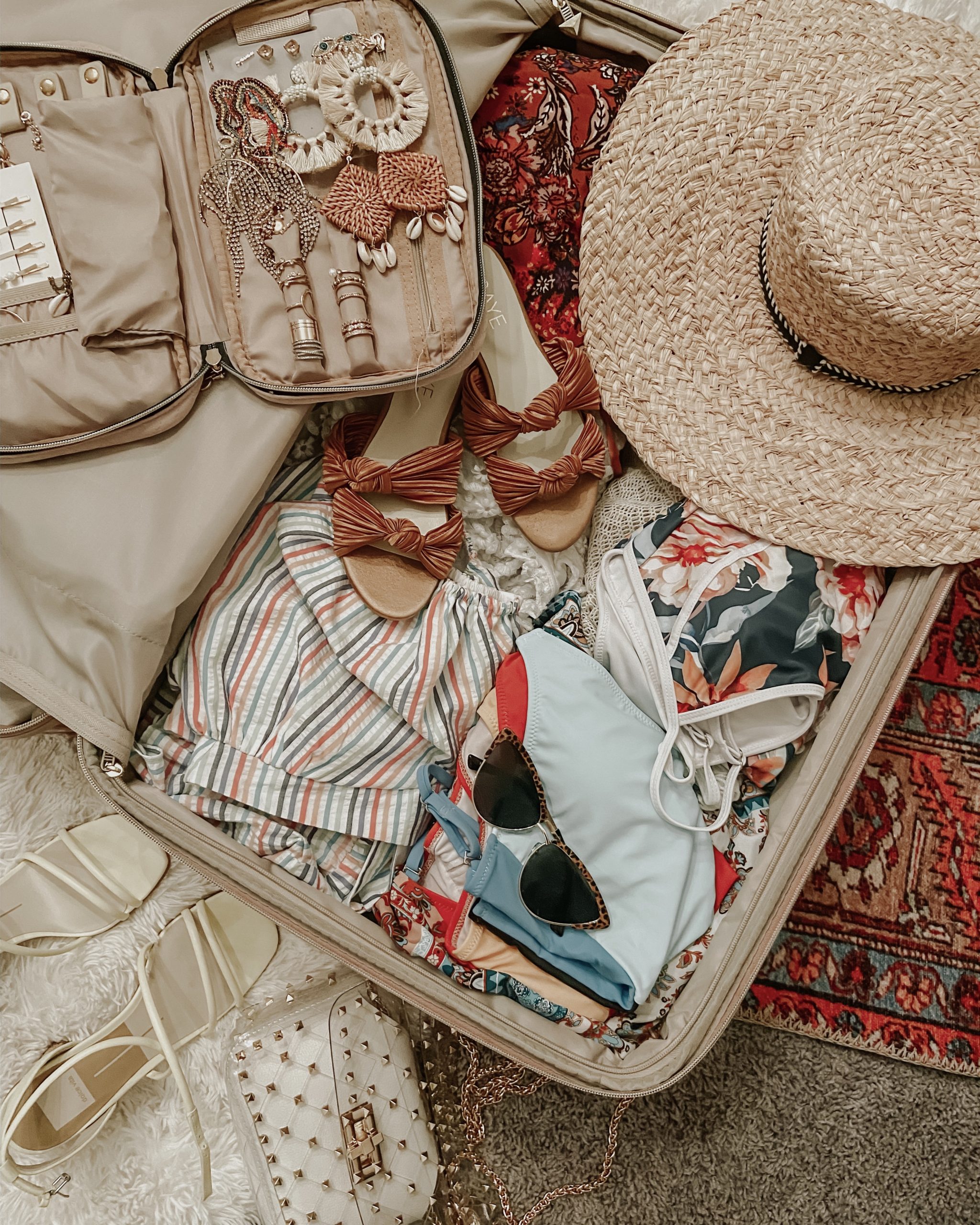 TRAVEL ESSENTIALS- Jaclyn De Leon Style+ I love traveling and want to make things as easy as possible so I'm sharing my must-have travel pieces for every trip.