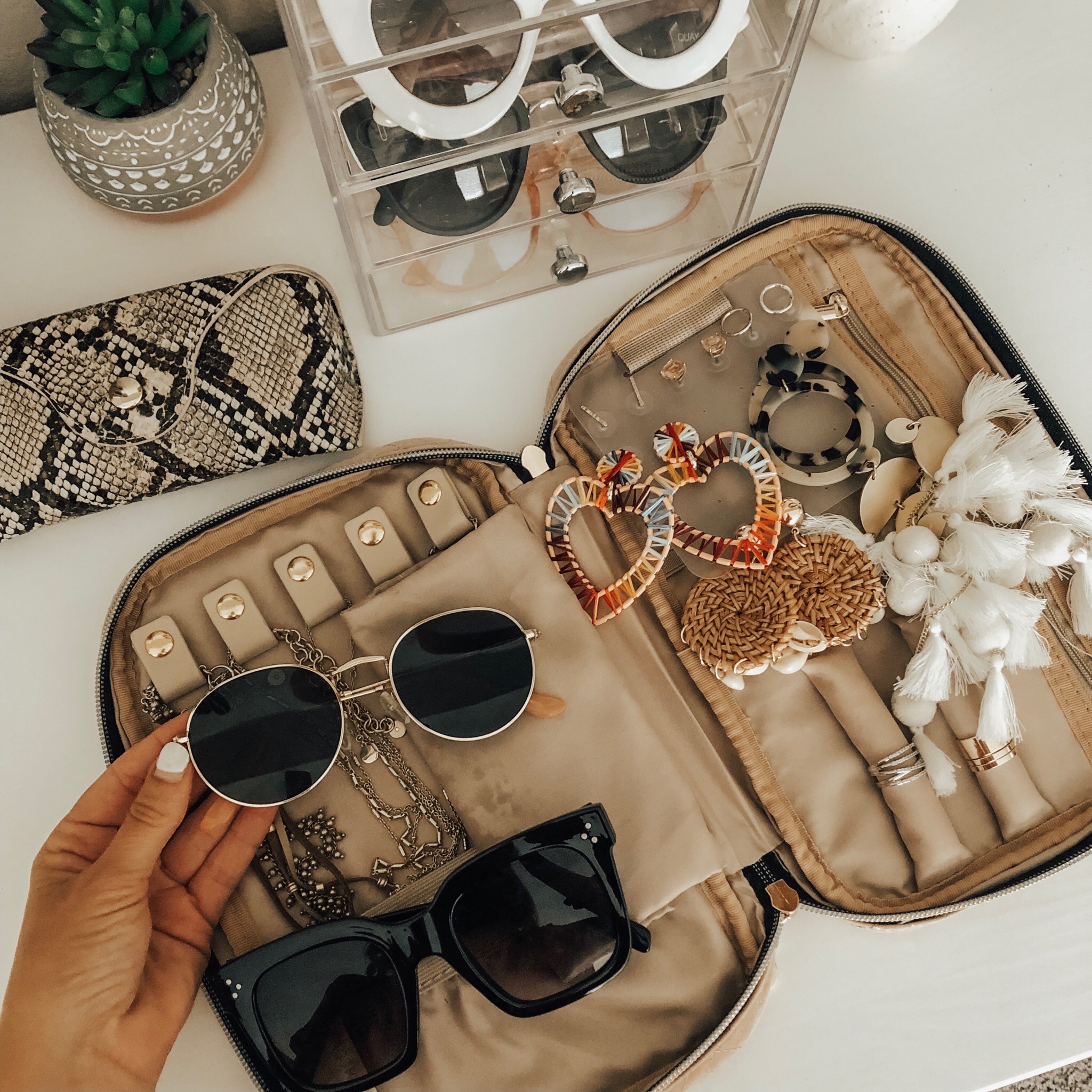 TRAVEL ESSENTIALS- Jaclyn De Leon Style+ I love traveling and want to make things as easy as possible so I'm sharing my must-have travel pieces for every trip.