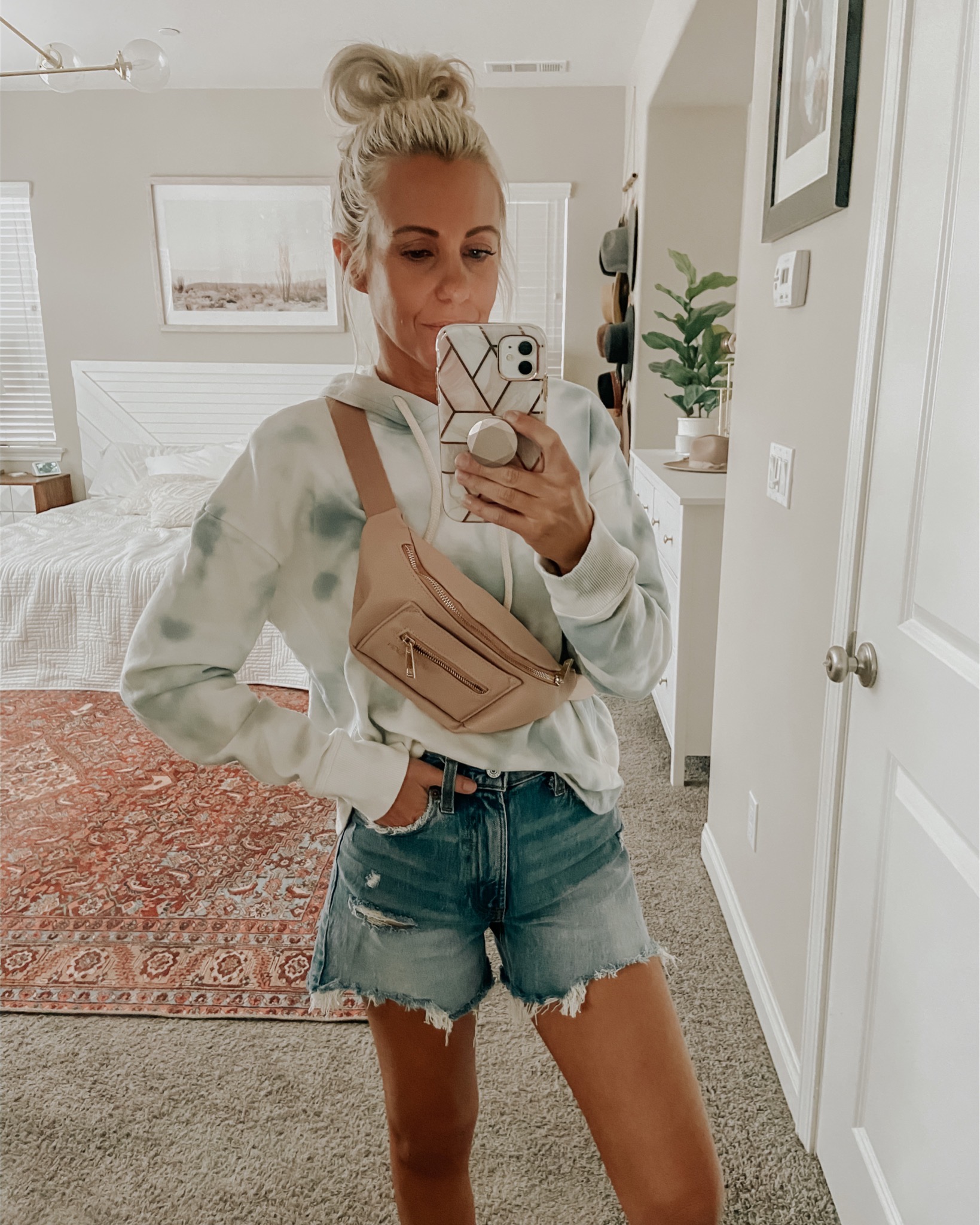 5 WAYS TO STYLE DENIM SHORTS- Jaclyn De Leon Style- Sharing a few different ways to style denim shorts from casual + cool to dressed up for date night