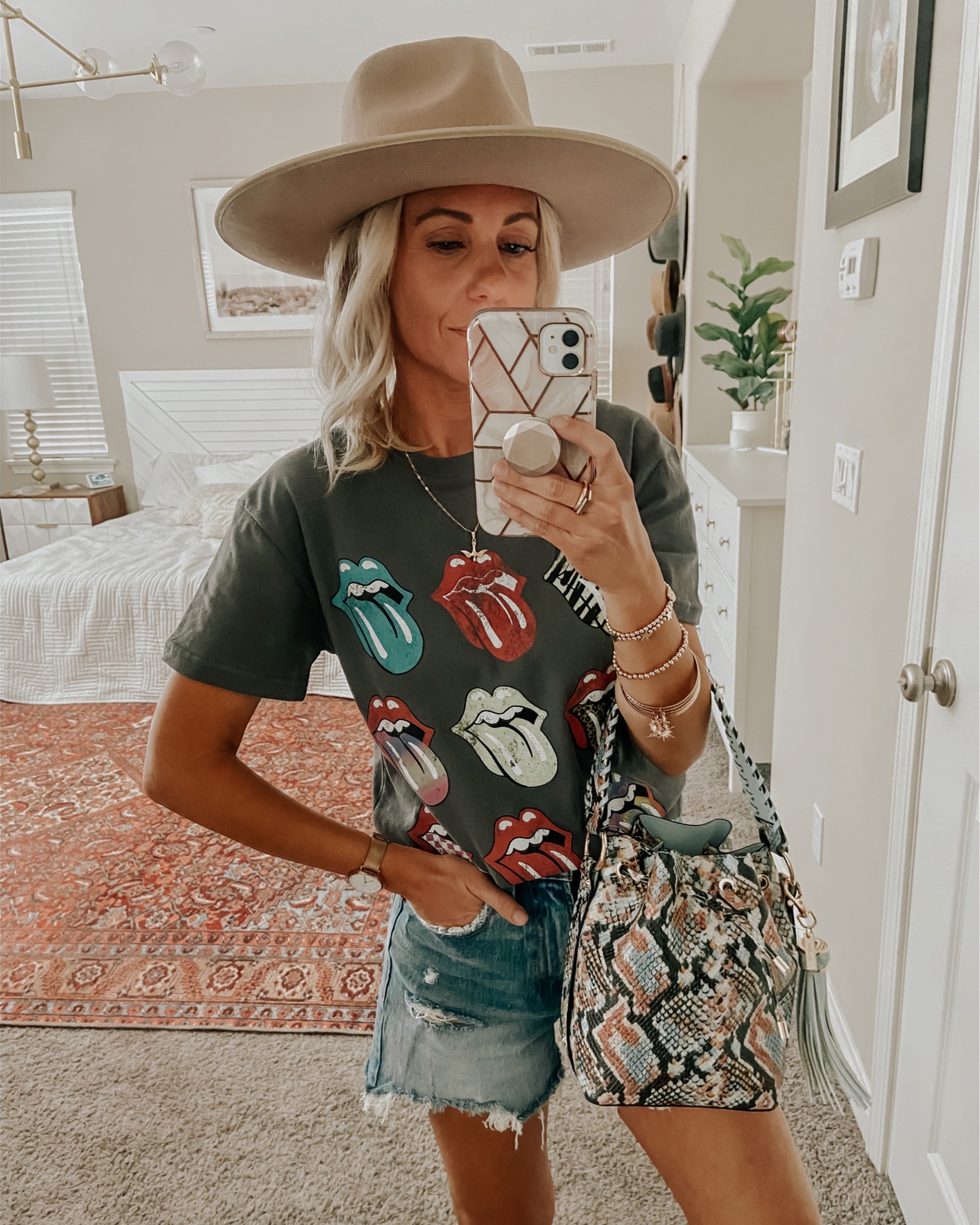 5 WAYS TO STYLE DENIM SHORTS- Jaclyn De Leon Style- Sharing a few different ways to style denim shorts from casual + cool to dressed up for date night