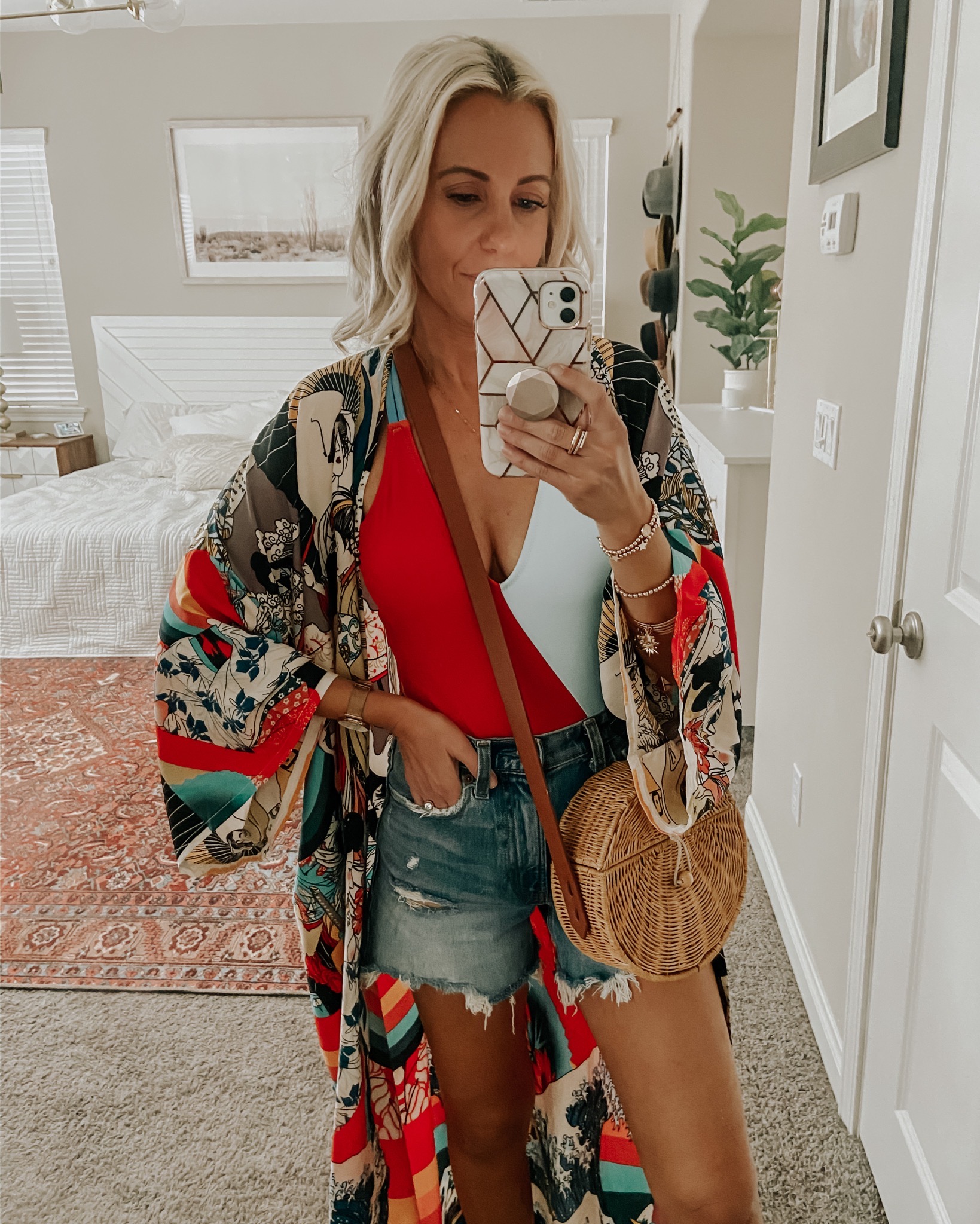 5 WAYS TO STYLE DENIM SHORTS- Jaclyn De Leon Style- Sharing a few different ways to style denim shorts from casual + cool to dressed up for date night