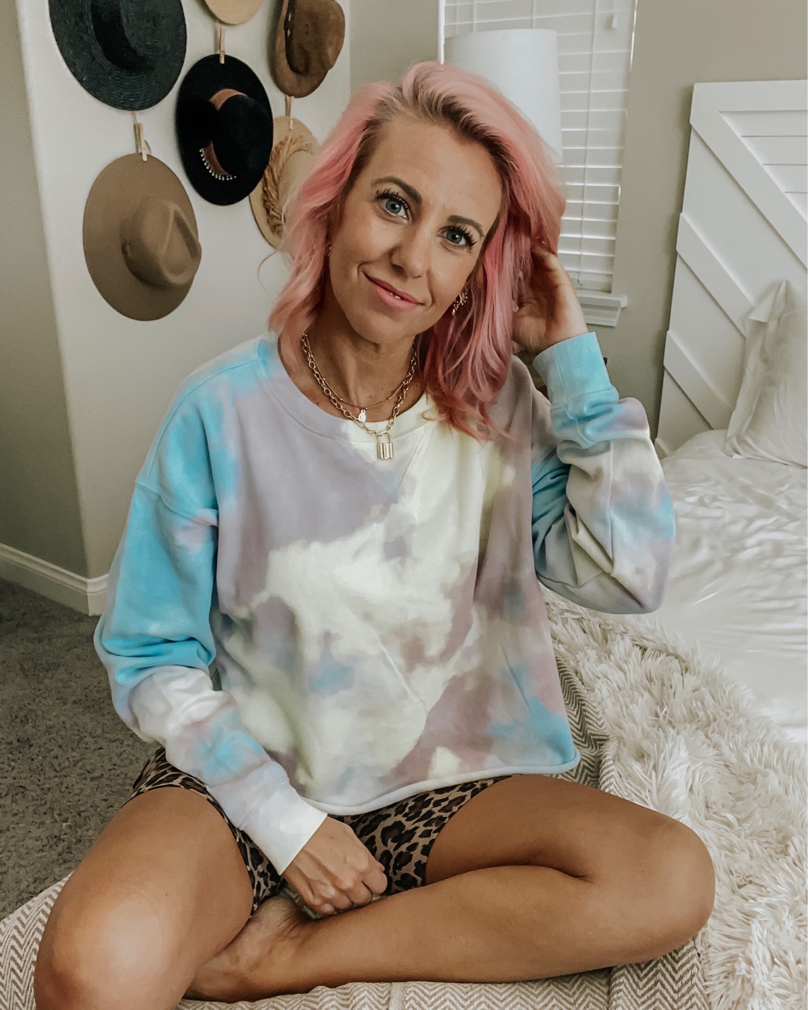 PINK HAIR DON'T CARE- WHAT I LEARNED FROM COLORING MY HAIR PINK- Jaclyn De Leon Style- Sharing all the details on what I used and what worked and didn't work with coloring my hair. Tips + tricks included