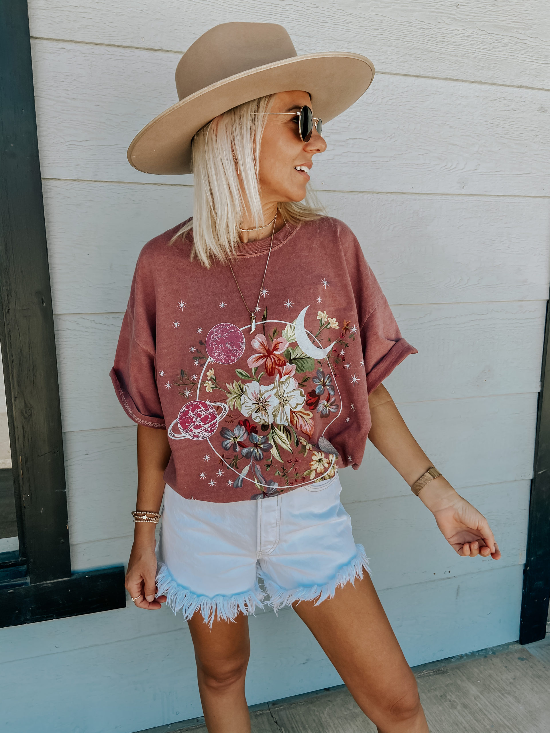 STYLING OVERSIZED GRAPHIC TEES- Jaclyn De Leon Style+ sharing tips and tricks for styling oversized graphic tees. Pairing them with shorts, as a dress and more!