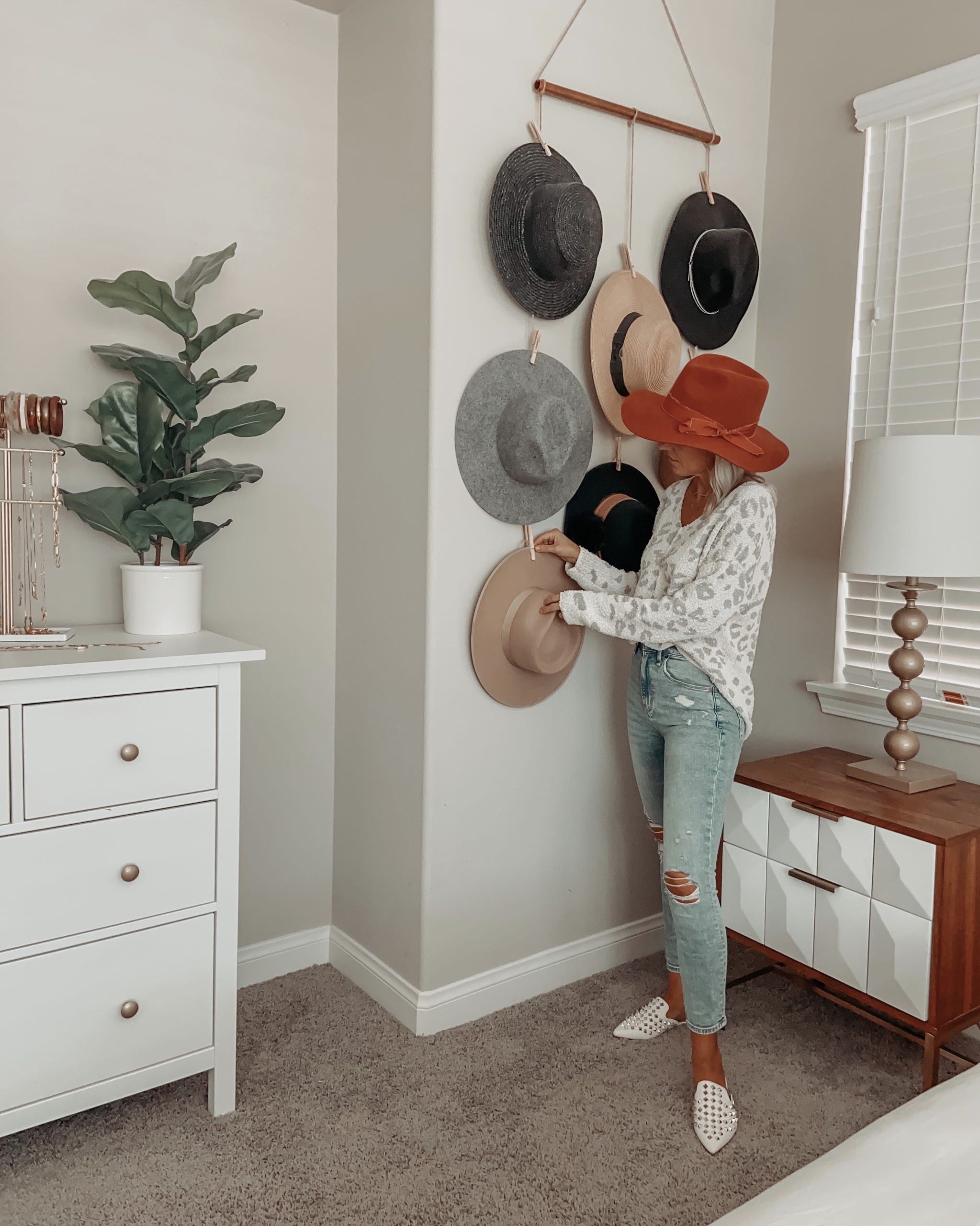FALL HAT FINDS: SAVE VS SPLURGE + jaclyn De Leon Style- Sharing my latest hat favorites for Fall including must have splurges and great save options