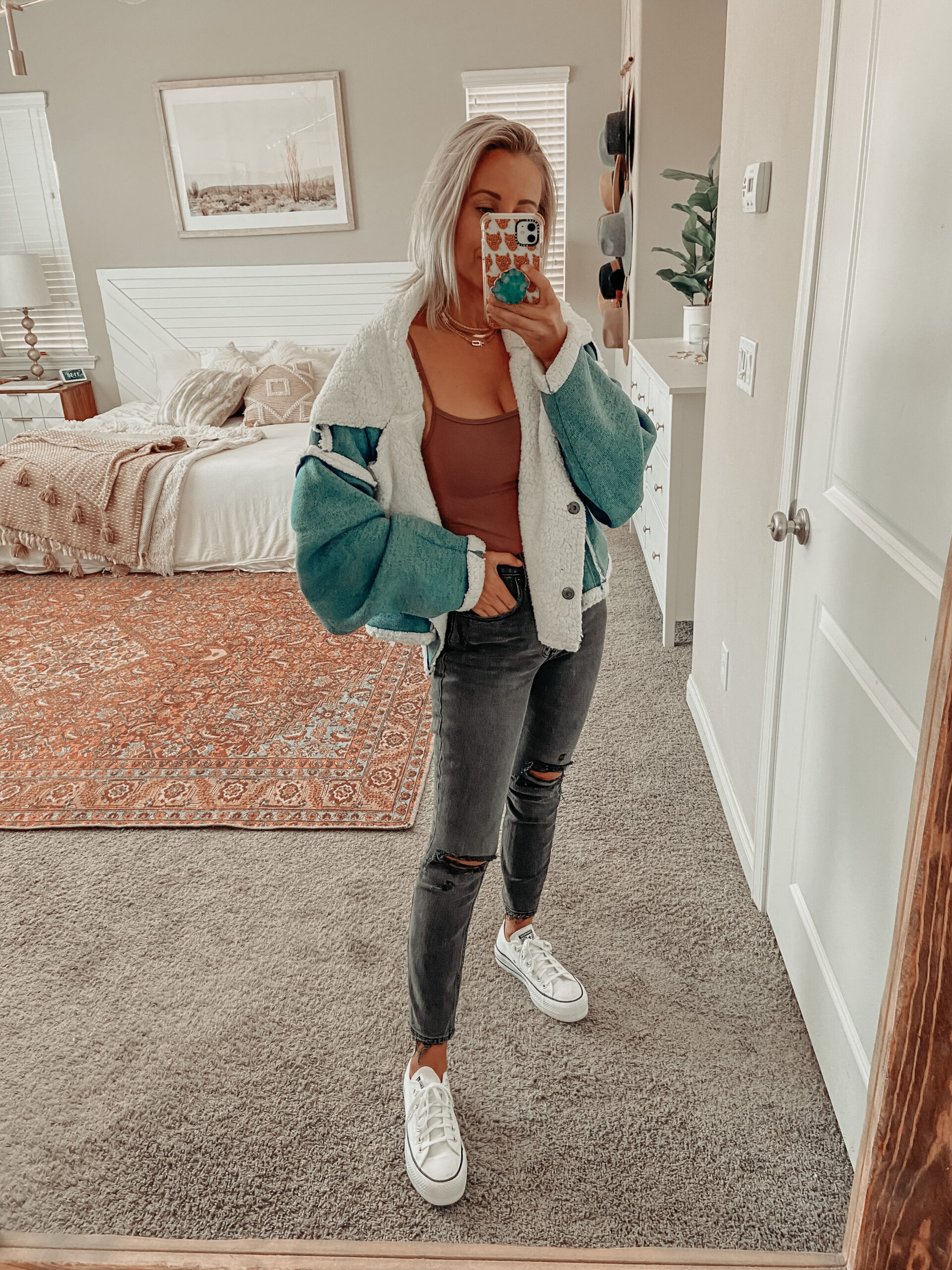 TRENDING NOW- WHITE SNEAKERS- Jaclyn De Leon Style + sharing all the best white sneakers for Spring + lots of ways to style them