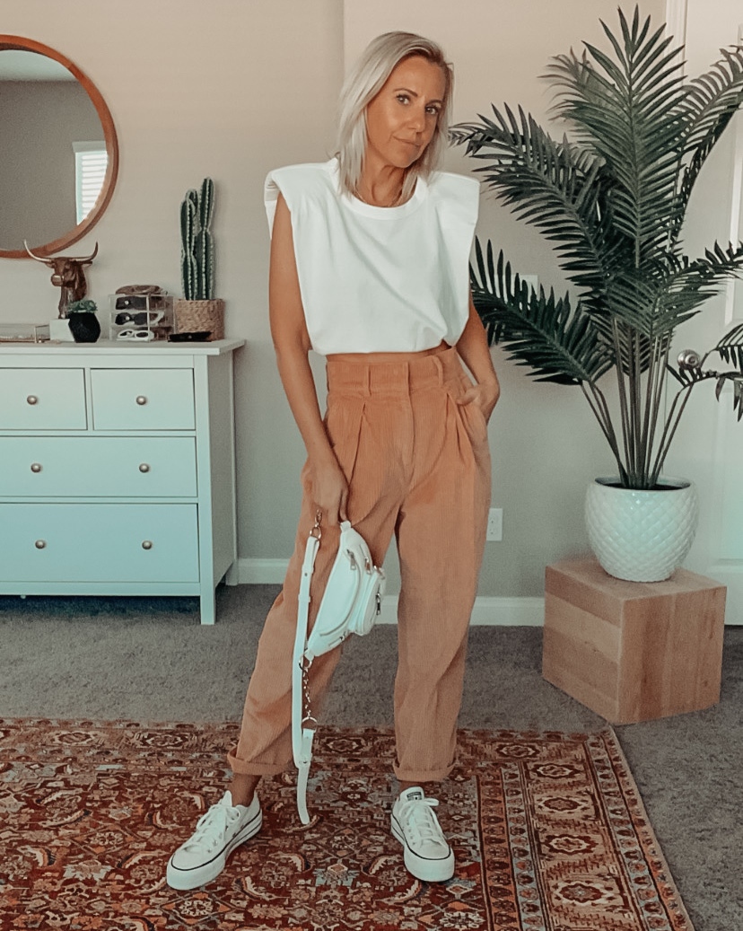 TRENDING NOW- WHITE SNEAKERS- Jaclyn De Leon Style + sharing all the best white sneakers for Spring + lots of ways to style them