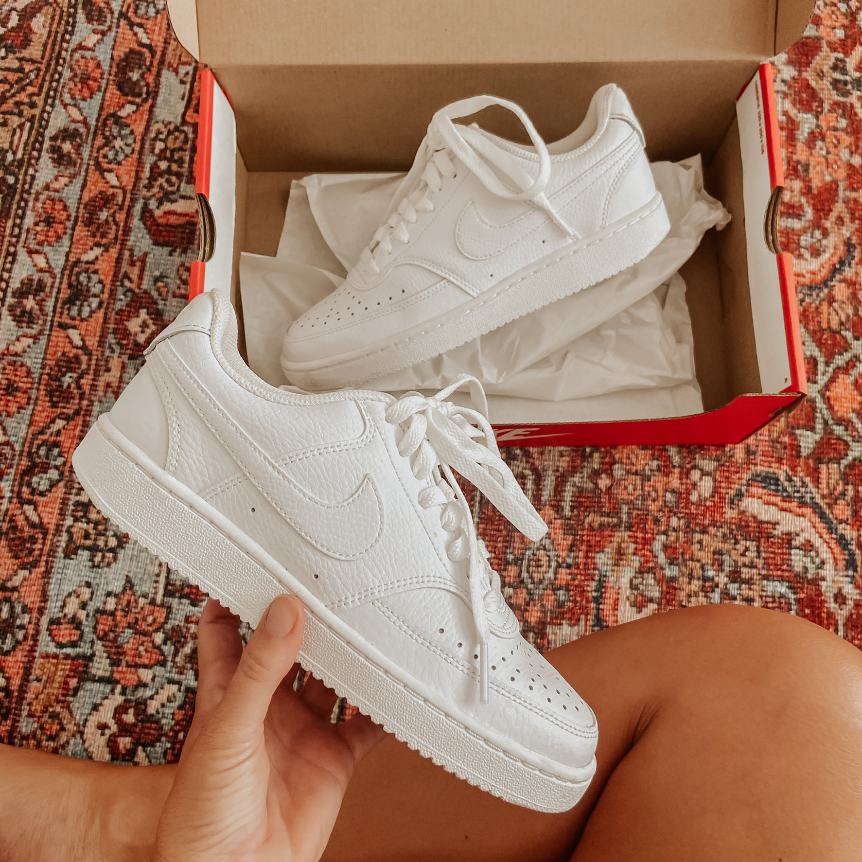 TRENDING NOW- WHITE SNEAKERS- Jaclyn De Leon Style + sharing all the best white sneakers for Spring + lots of ways to style them