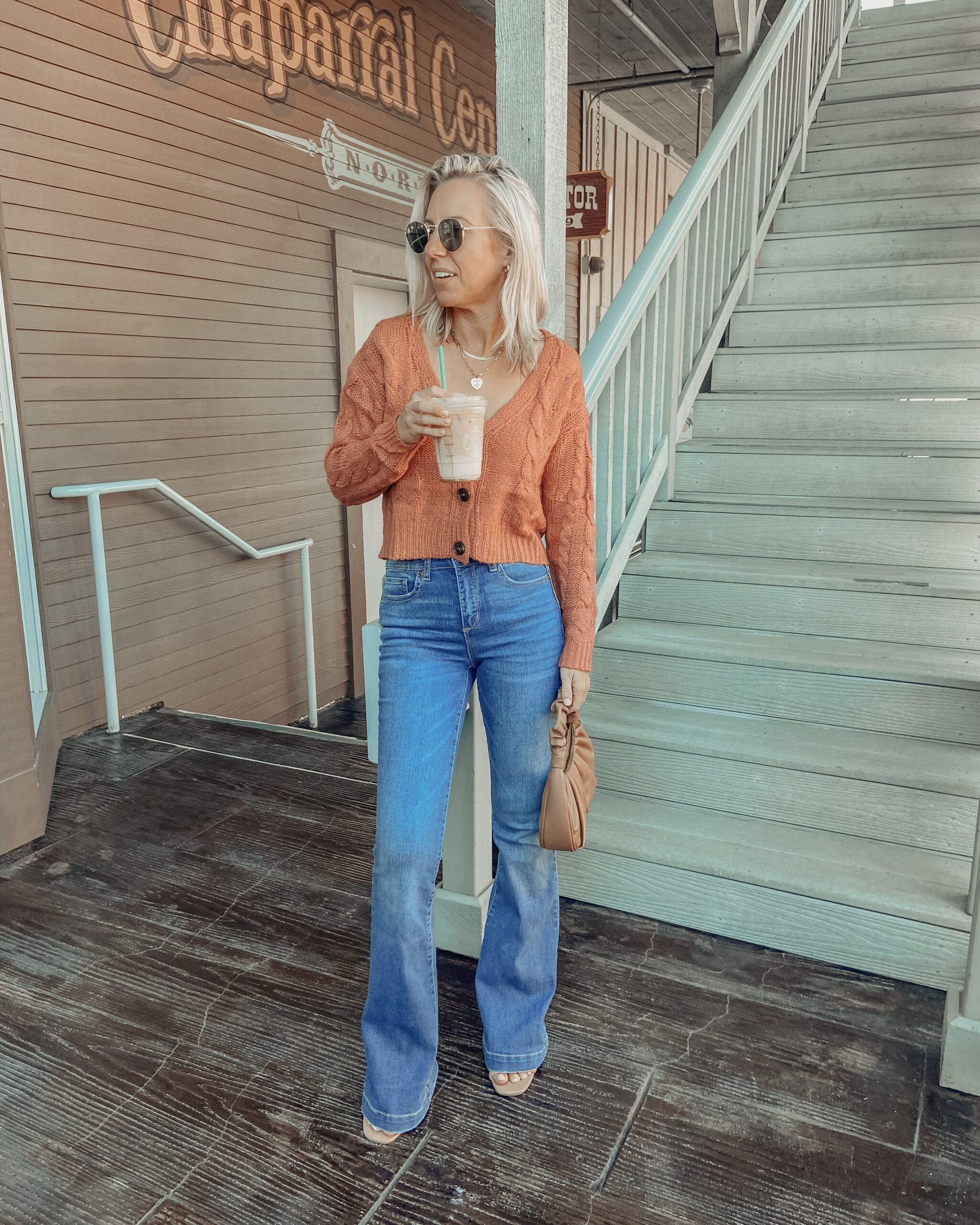 WALMART STYLE FINDS- Jaclyn De Leon Style+ sharing my latest fall style finds from Walmart. Casual cozy sweaters + relaxed denim to chic styles