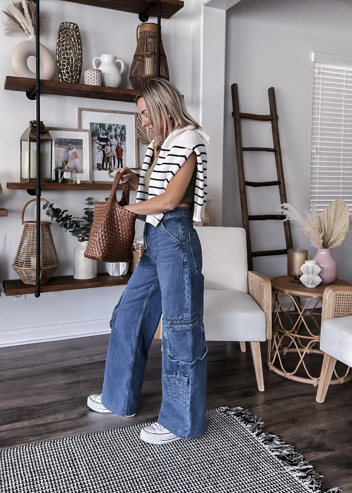 STYLING CARGO PANTS-Jaclyn De Leon style. Sharing 5 easy cargo pant outfits for every occasion from running errands to a work meeting.