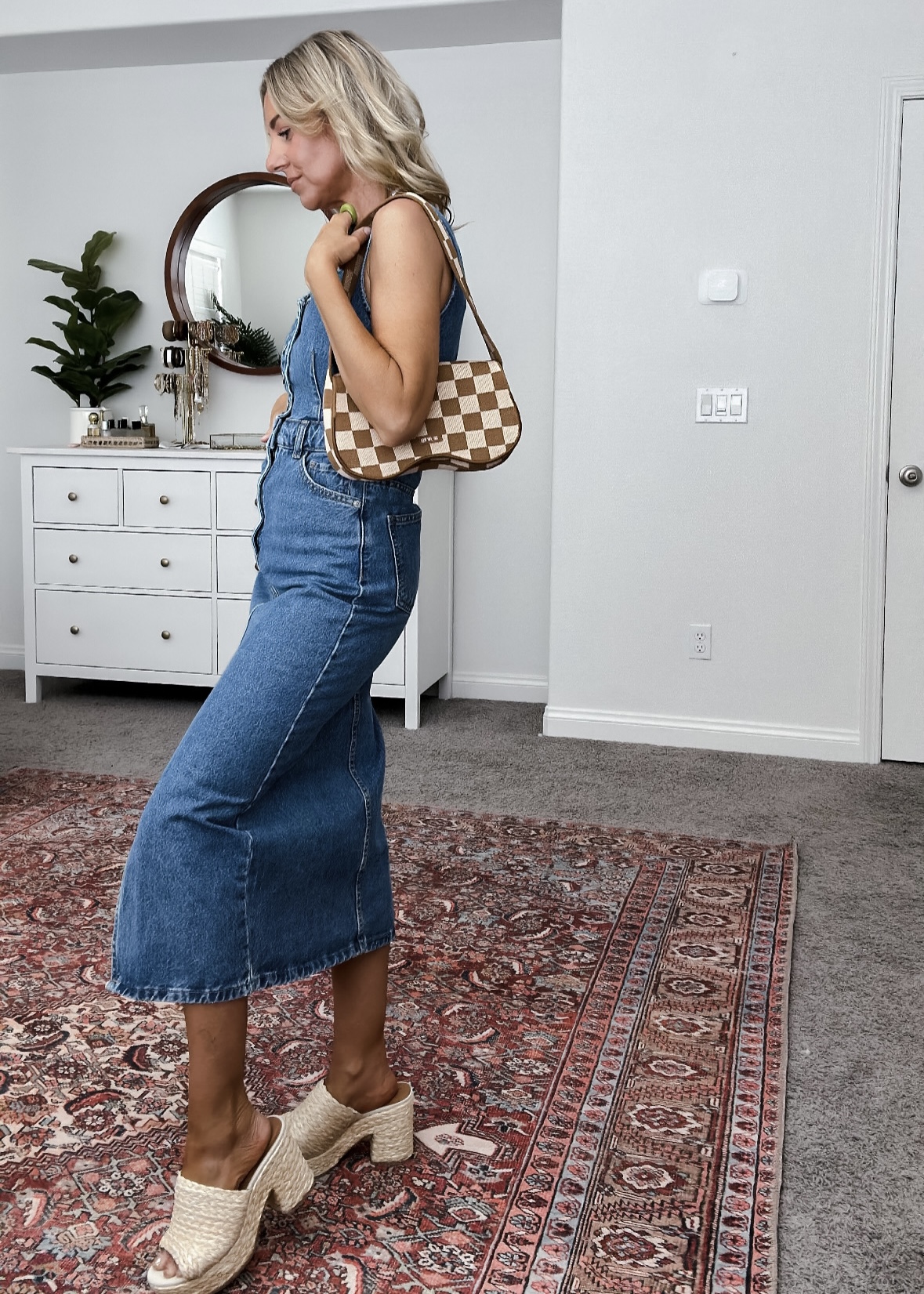 TRENDING NOW: DENIM-Jaclyn De Leon style. Denim is trending for Spring. Everything from classic wide leg jeans to denim vests + jumpsuits and everything in between. Check out how I style the denim trend.