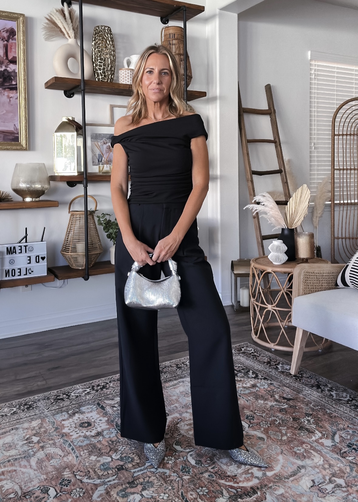 WAYS TO WEAR- BLACK TROUSERS-Jaclyn De Leon Style. Black trousers are a closet staple for the Fall and Winter seasons. They can easily be dressed up or down in numerous ways!